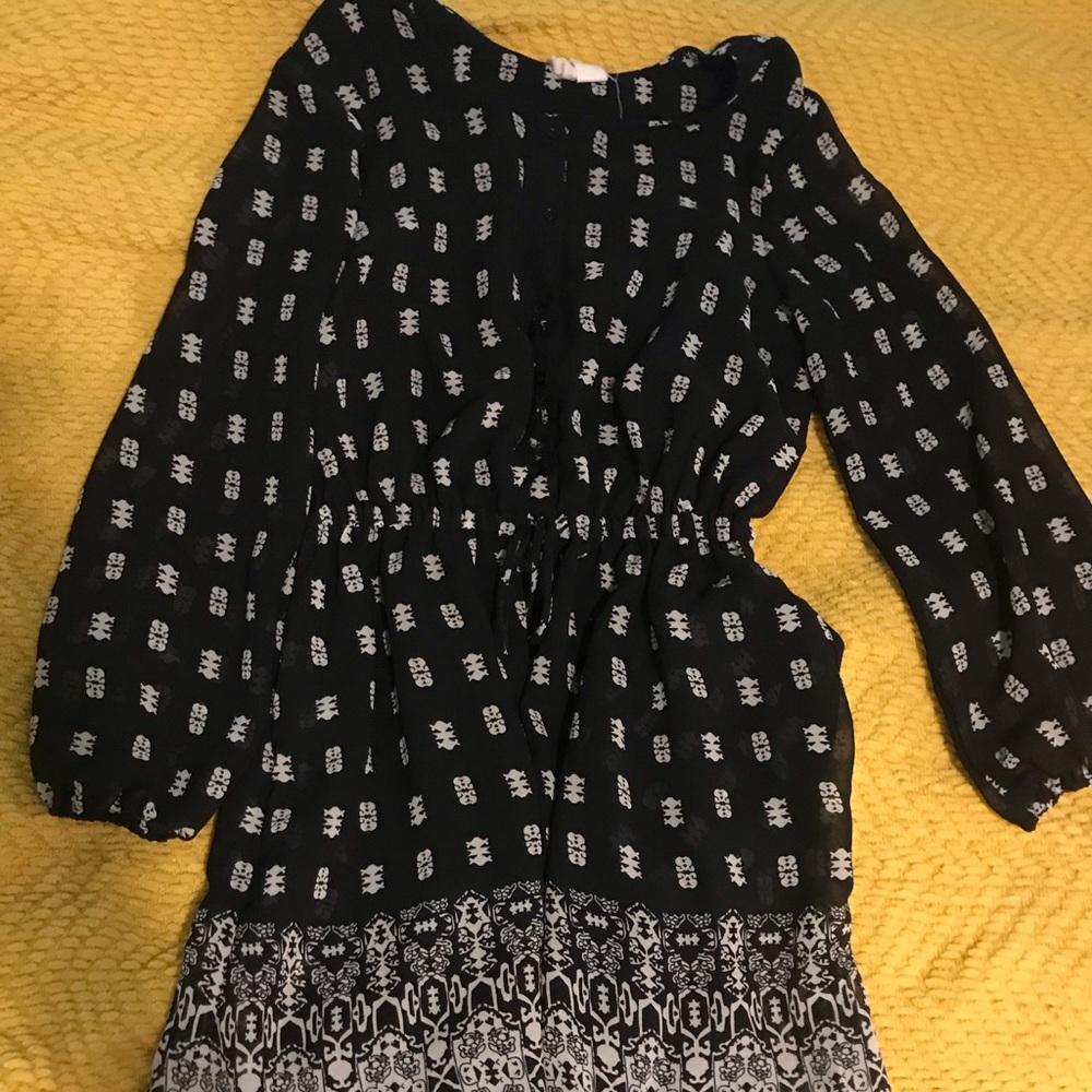 Black and white patterned dress